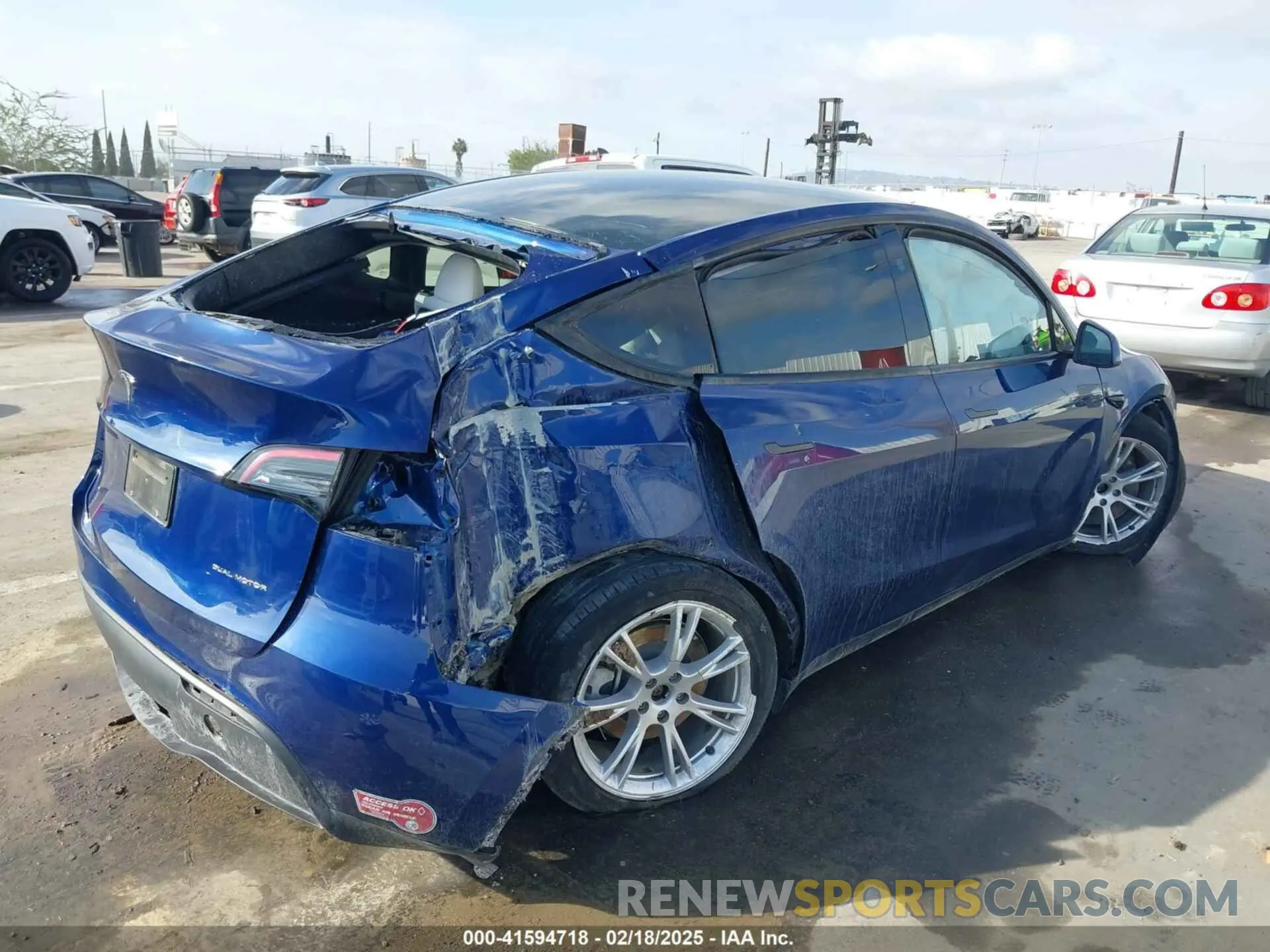 4 Photograph of a damaged car 7SAYGDEE8PA167485 TESLA MODEL Y 2023