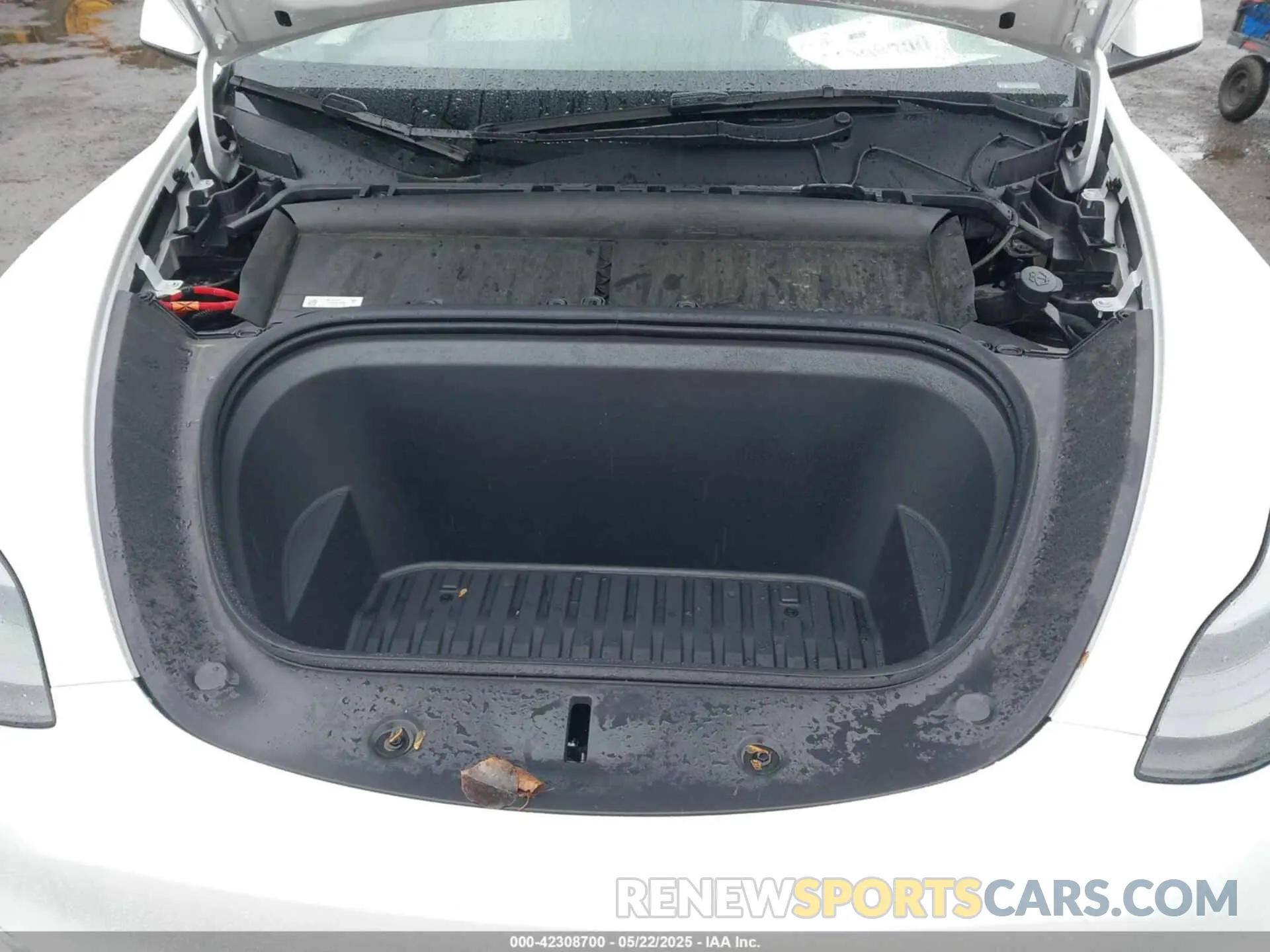 10 Photograph of a damaged car 7SAYGDEE8PA172217 TESLA MODEL Y 2023