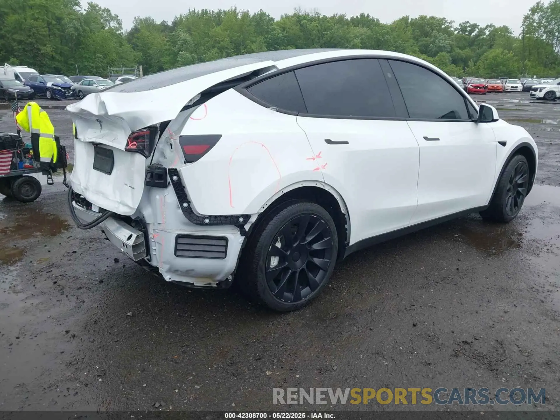 4 Photograph of a damaged car 7SAYGDEE8PA172217 TESLA MODEL Y 2023