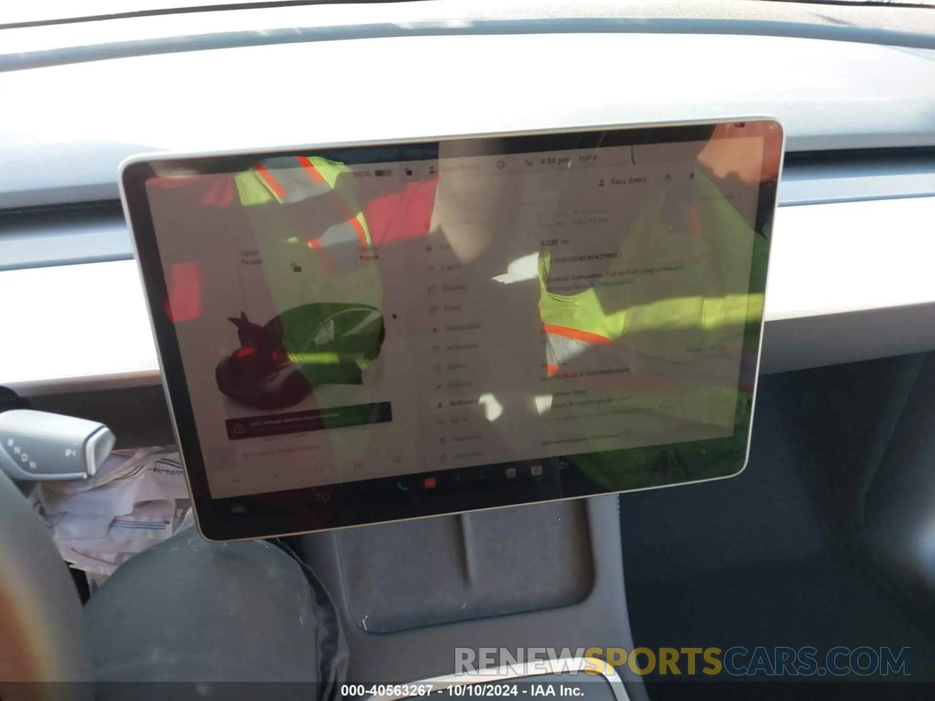 19 Photograph of a damaged car 7SAYGDEE8PA176557 TESLA MODEL Y 2023