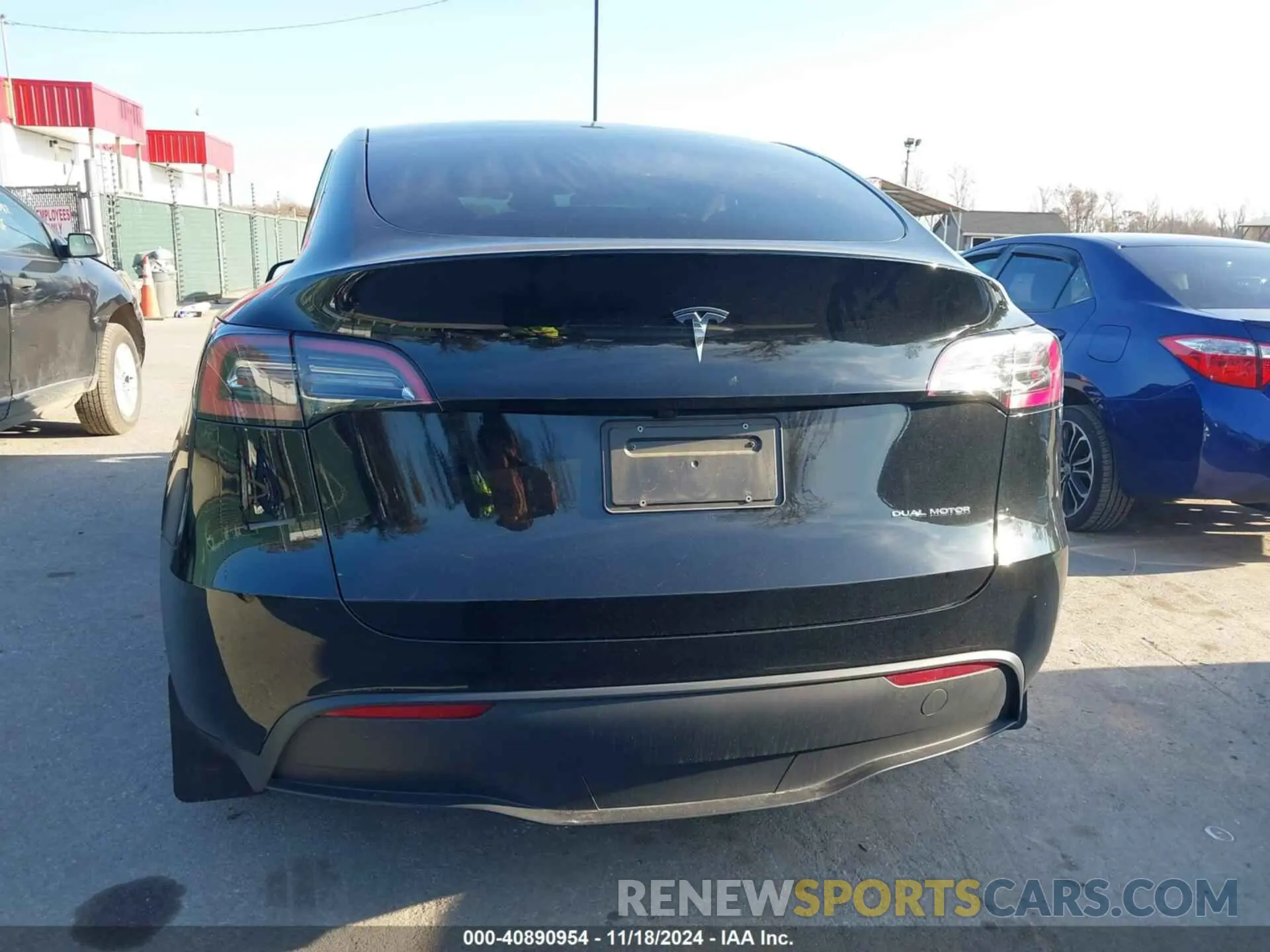 17 Photograph of a damaged car 7SAYGDEE8PA177580 TESLA MODEL Y 2023