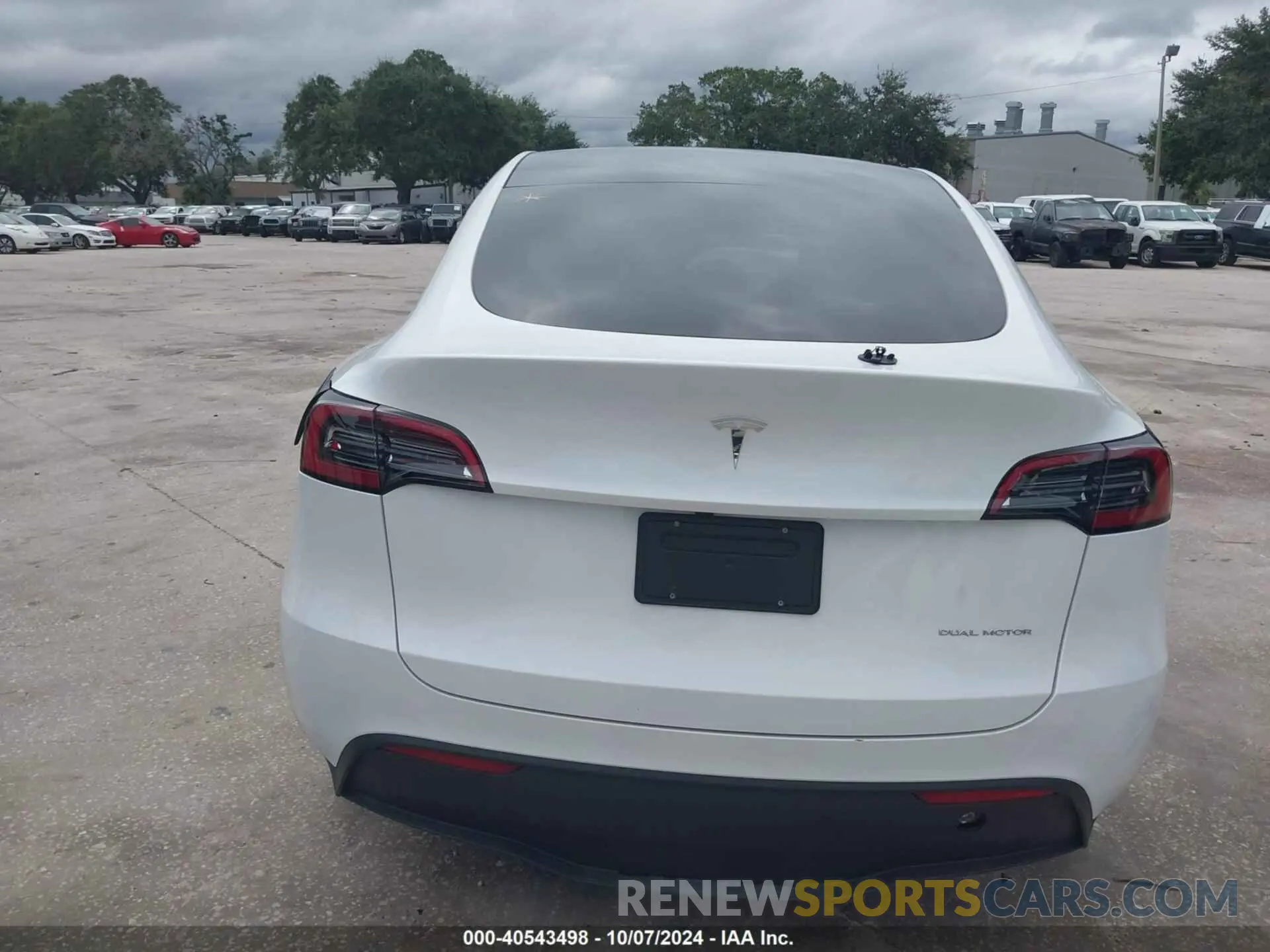 15 Photograph of a damaged car 7SAYGDEE8PA179376 TESLA MODEL Y 2023