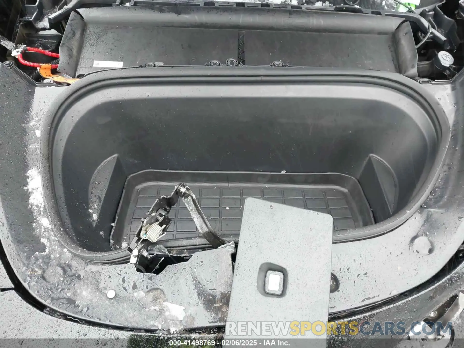 10 Photograph of a damaged car 7SAYGDEE8PA183301 TESLA MODEL Y 2023