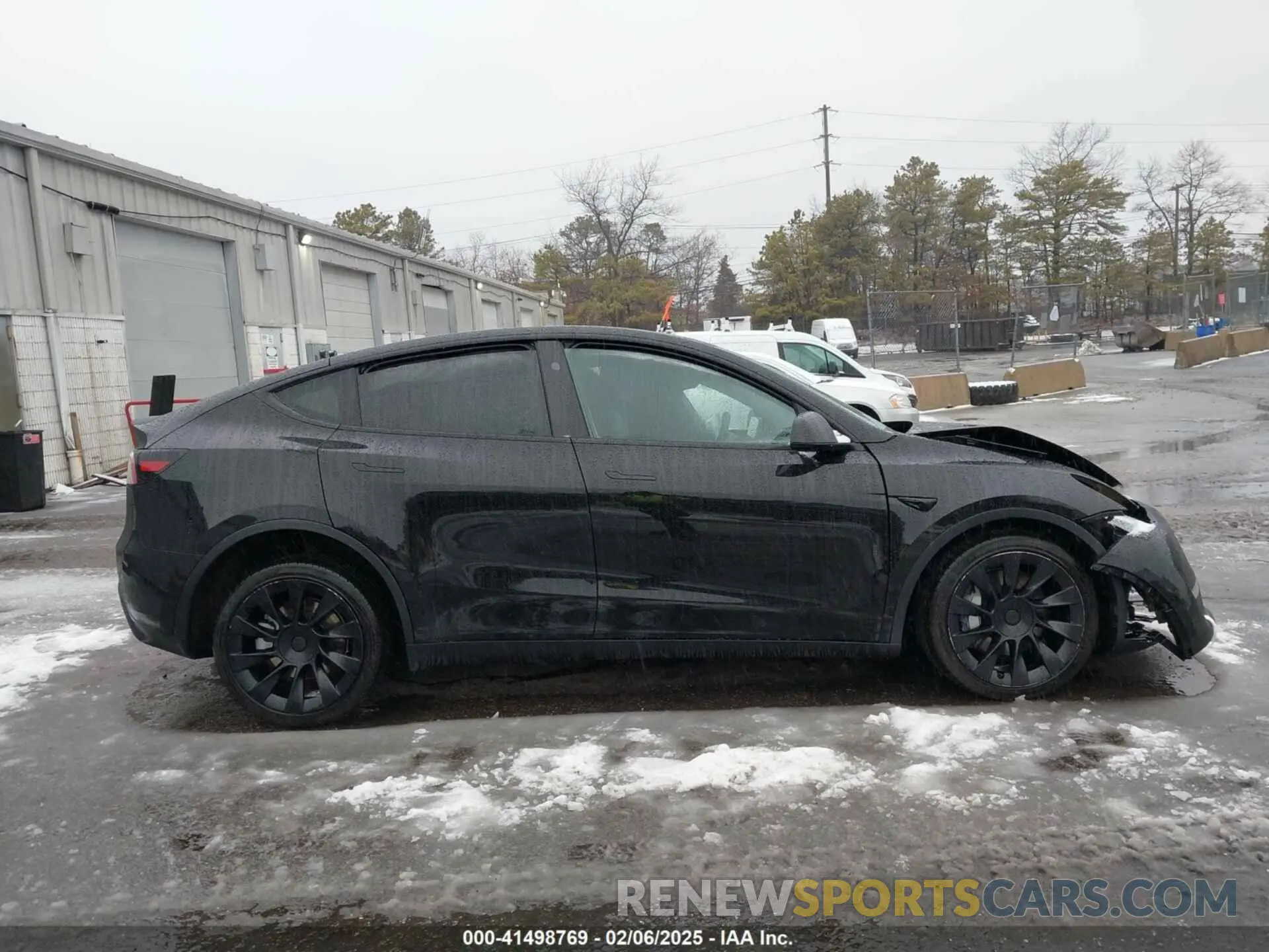 13 Photograph of a damaged car 7SAYGDEE8PA183301 TESLA MODEL Y 2023