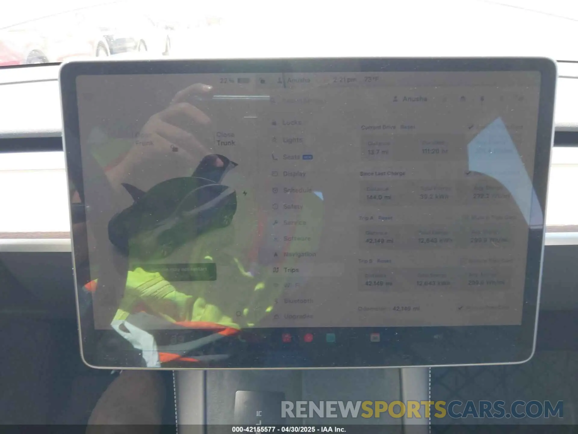 19 Photograph of a damaged car 7SAYGDEE8PA191415 TESLA MODEL Y 2023