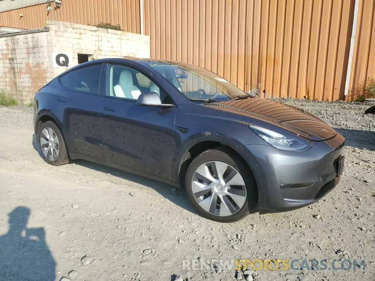 4 Photograph of a damaged car 7SAYGDEE8PF589095 TESLA MODEL Y 2023