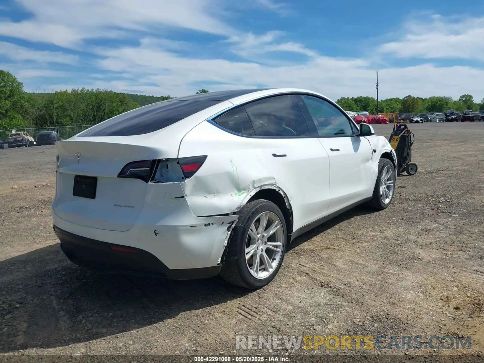 6 Photograph of a damaged car 7SAYGDEE8PF591817 TESLA MODEL Y 2023