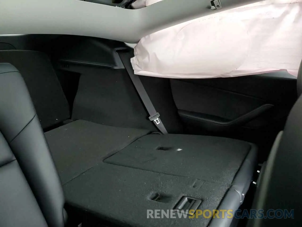 10 Photograph of a damaged car 7SAYGDEE8PF592918 TESLA MODEL Y 2023