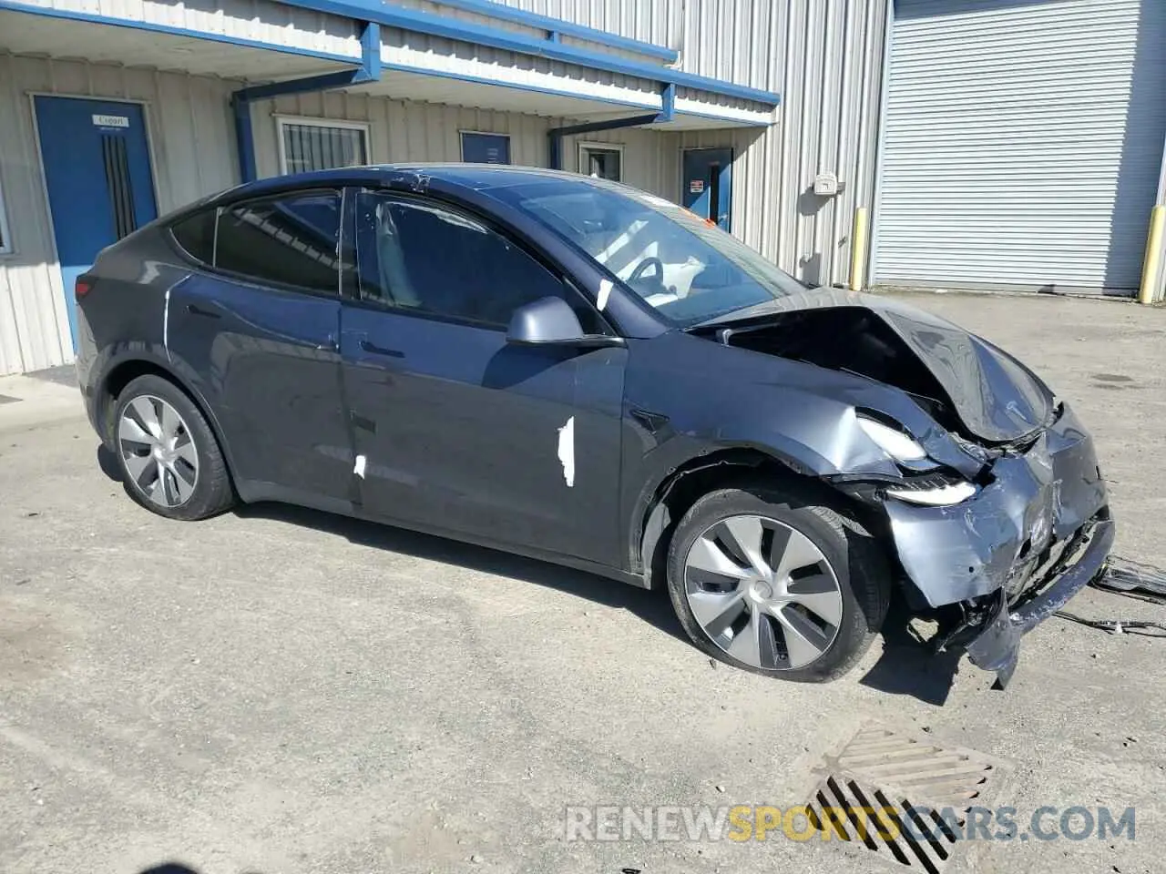 4 Photograph of a damaged car 7SAYGDEE8PF592918 TESLA MODEL Y 2023