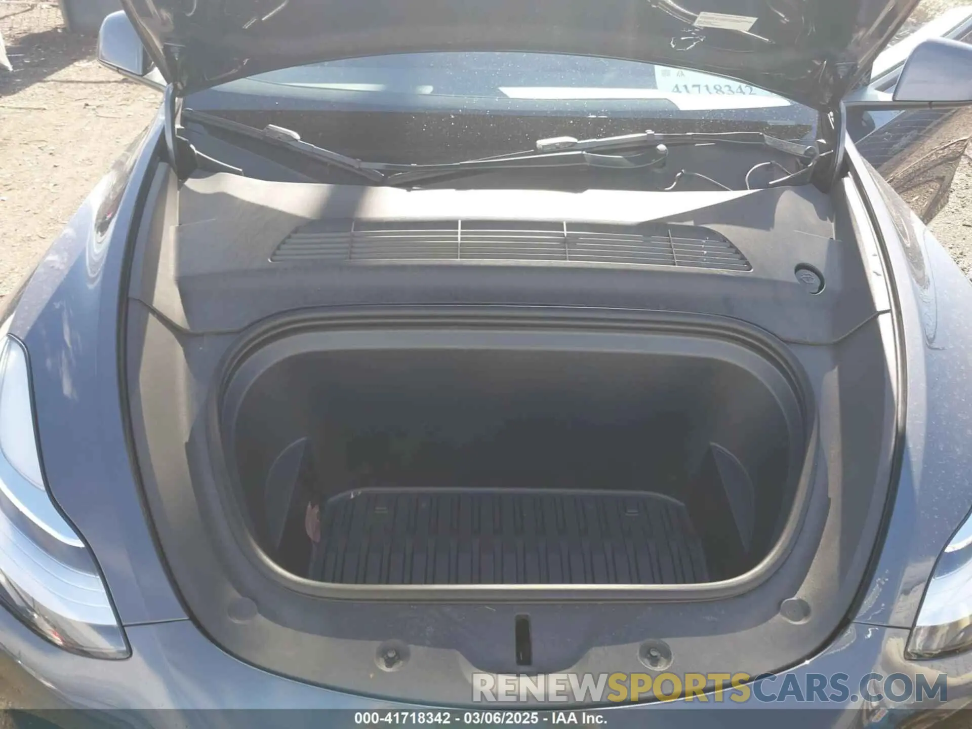 10 Photograph of a damaged car 7SAYGDEE8PF599254 TESLA MODEL Y 2023