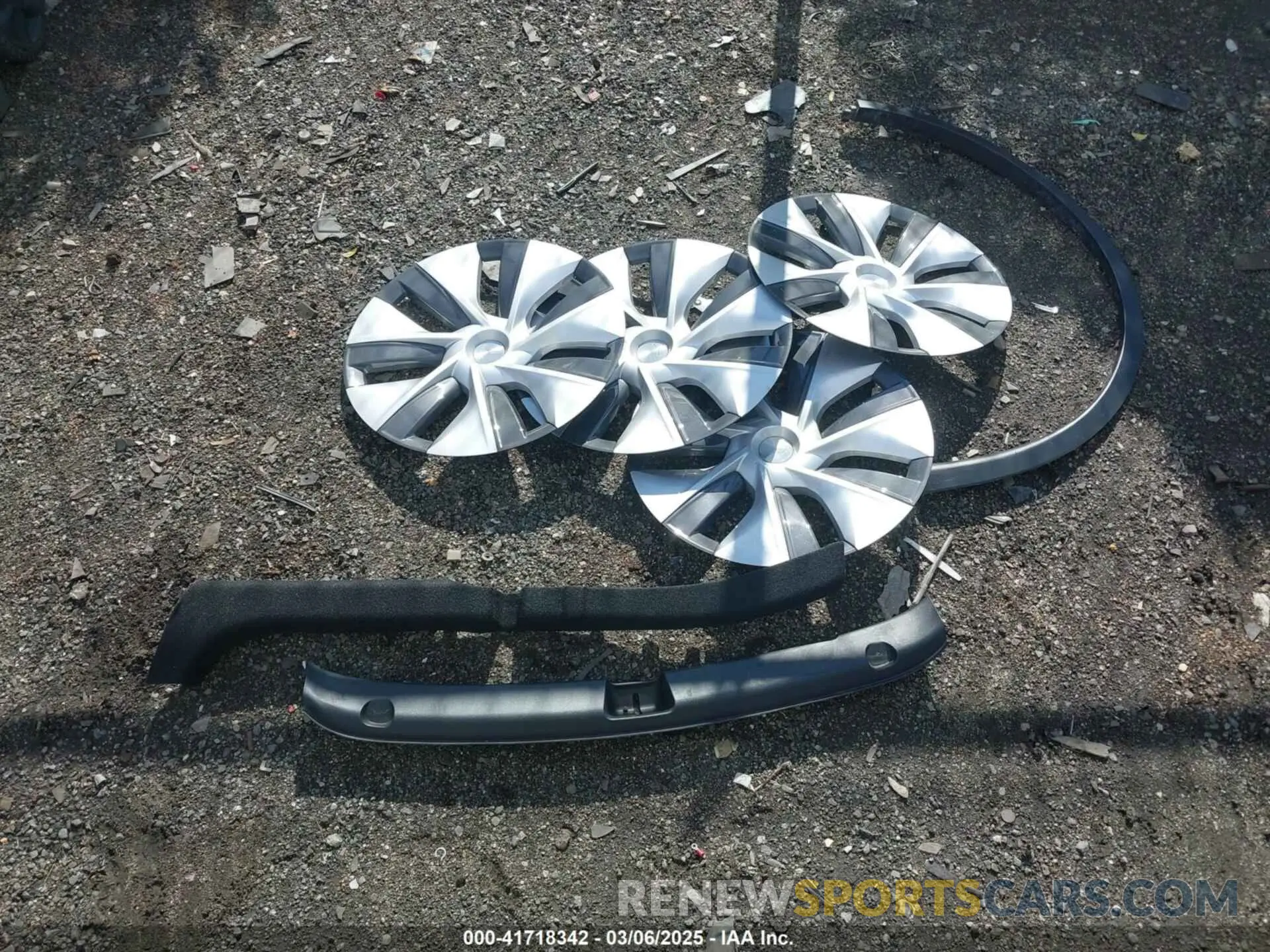 12 Photograph of a damaged car 7SAYGDEE8PF599254 TESLA MODEL Y 2023