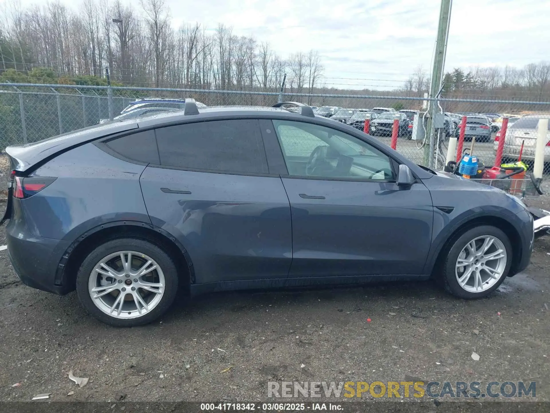14 Photograph of a damaged car 7SAYGDEE8PF599254 TESLA MODEL Y 2023