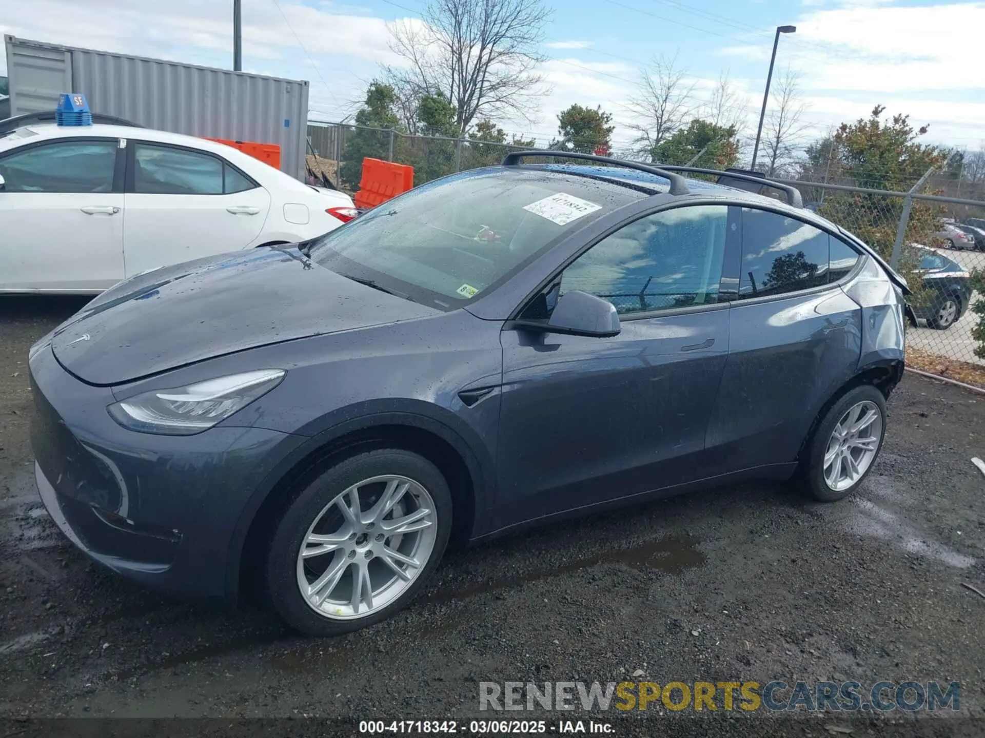 15 Photograph of a damaged car 7SAYGDEE8PF599254 TESLA MODEL Y 2023