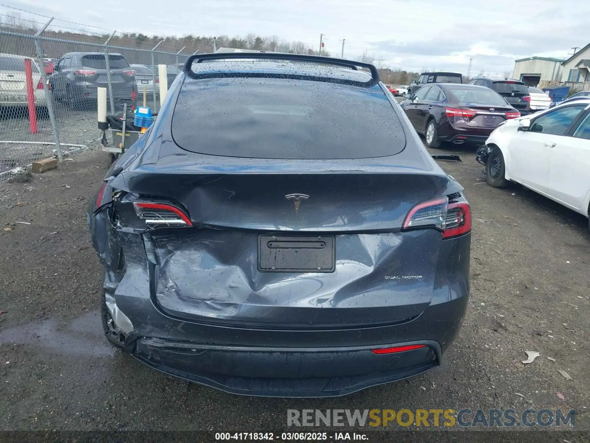 17 Photograph of a damaged car 7SAYGDEE8PF599254 TESLA MODEL Y 2023
