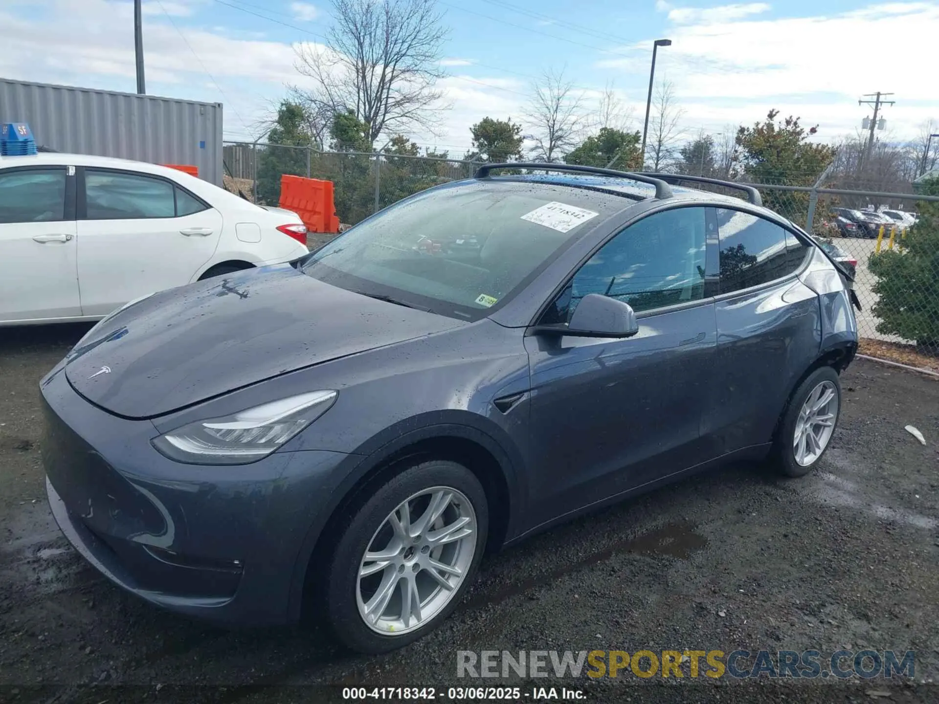 2 Photograph of a damaged car 7SAYGDEE8PF599254 TESLA MODEL Y 2023