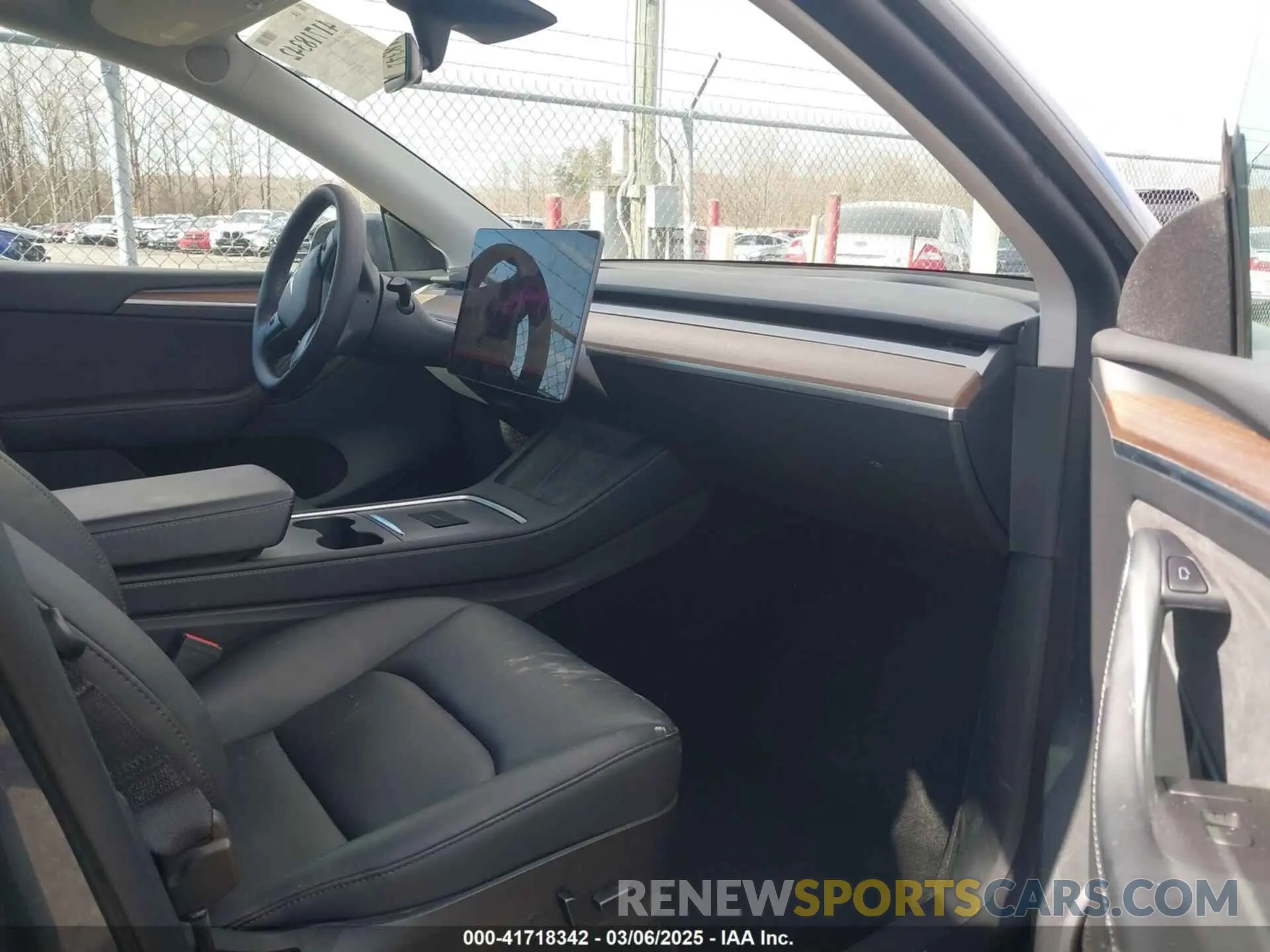 5 Photograph of a damaged car 7SAYGDEE8PF599254 TESLA MODEL Y 2023