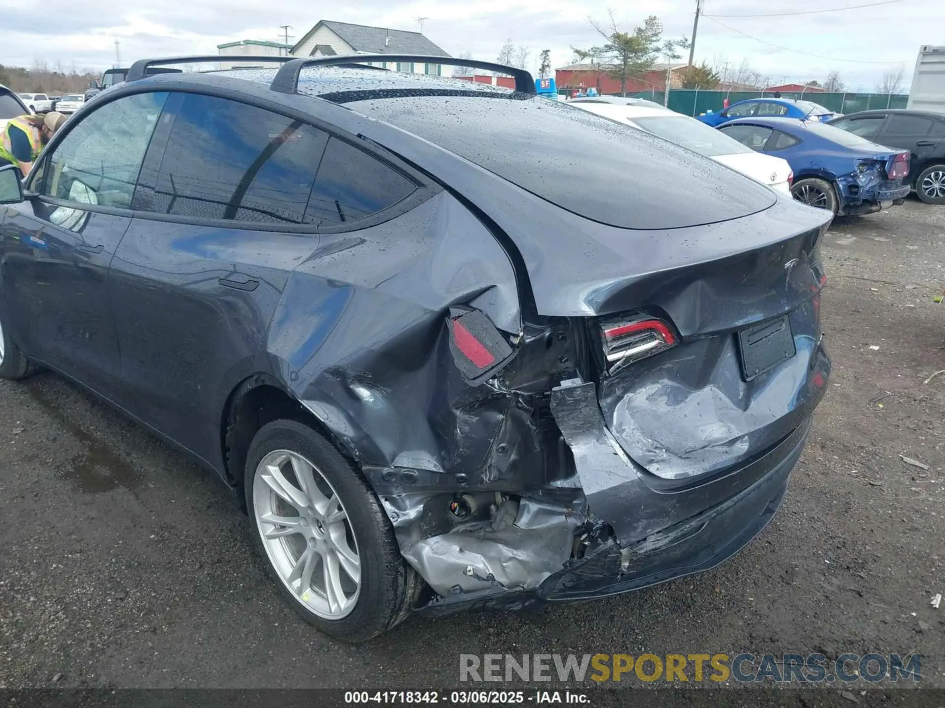 6 Photograph of a damaged car 7SAYGDEE8PF599254 TESLA MODEL Y 2023