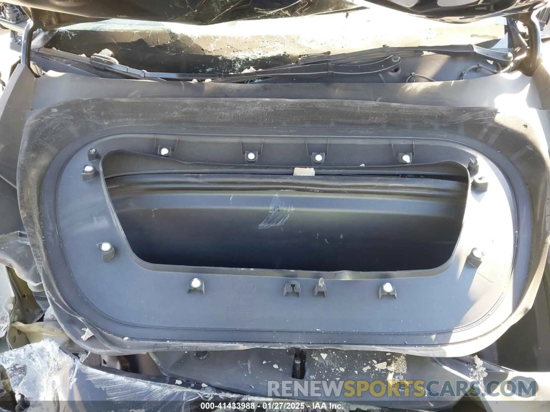 10 Photograph of a damaged car 7SAYGDEE8PF620748 TESLA MODEL Y 2023