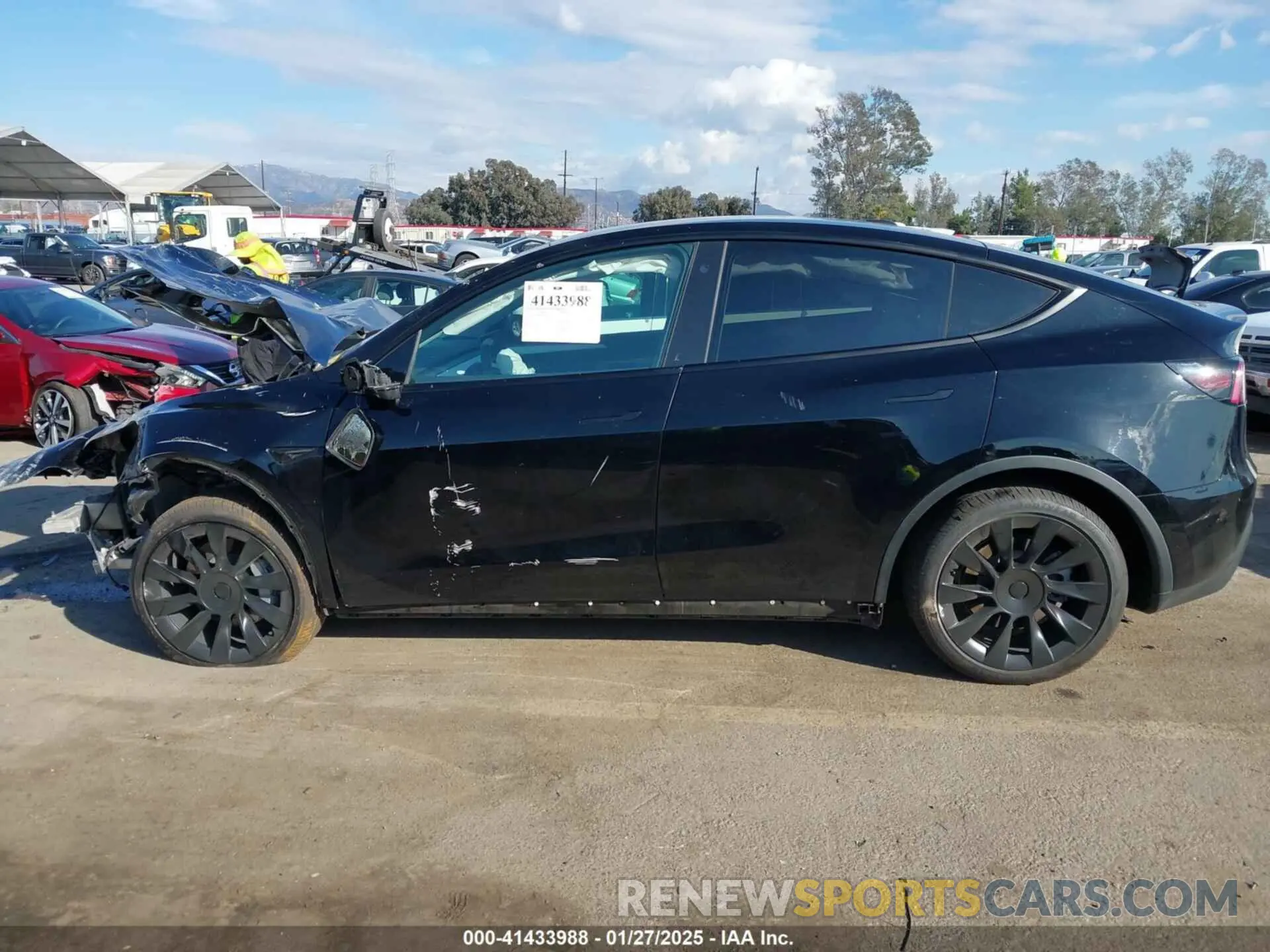 14 Photograph of a damaged car 7SAYGDEE8PF620748 TESLA MODEL Y 2023