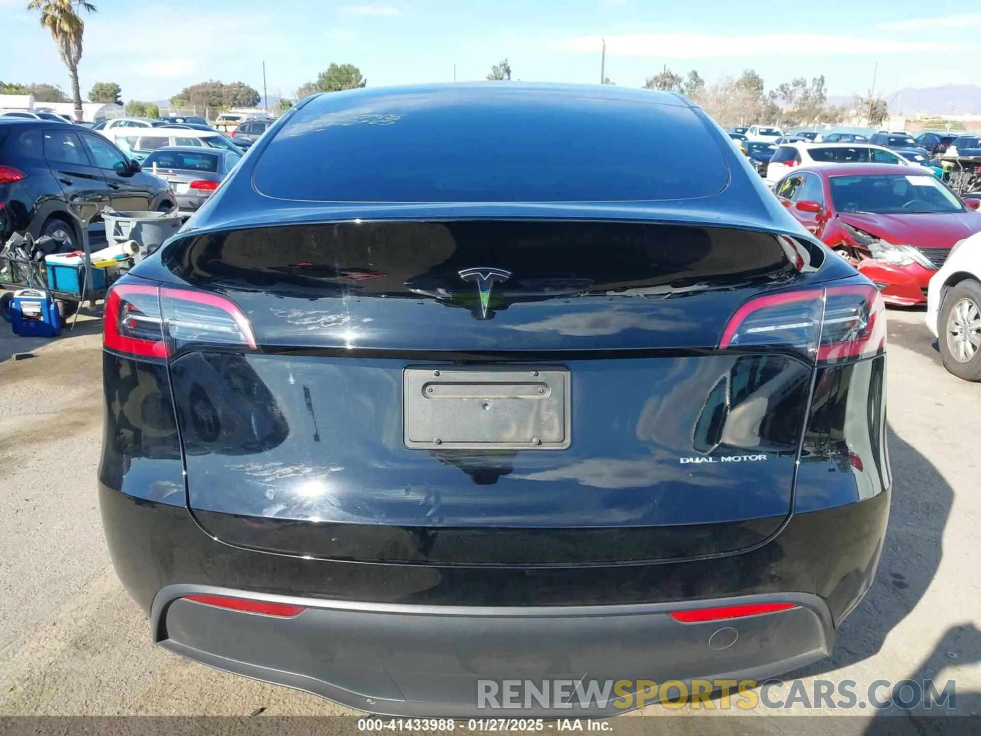 16 Photograph of a damaged car 7SAYGDEE8PF620748 TESLA MODEL Y 2023