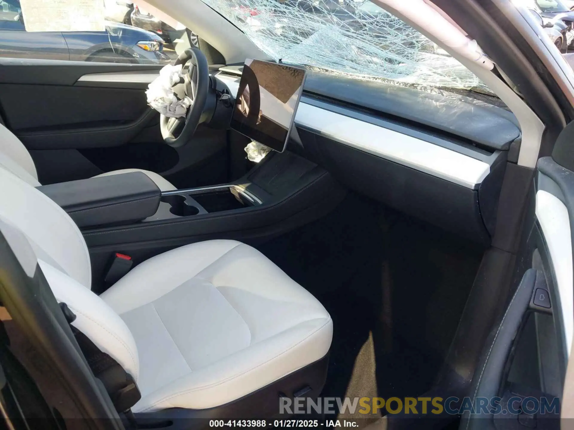 5 Photograph of a damaged car 7SAYGDEE8PF620748 TESLA MODEL Y 2023