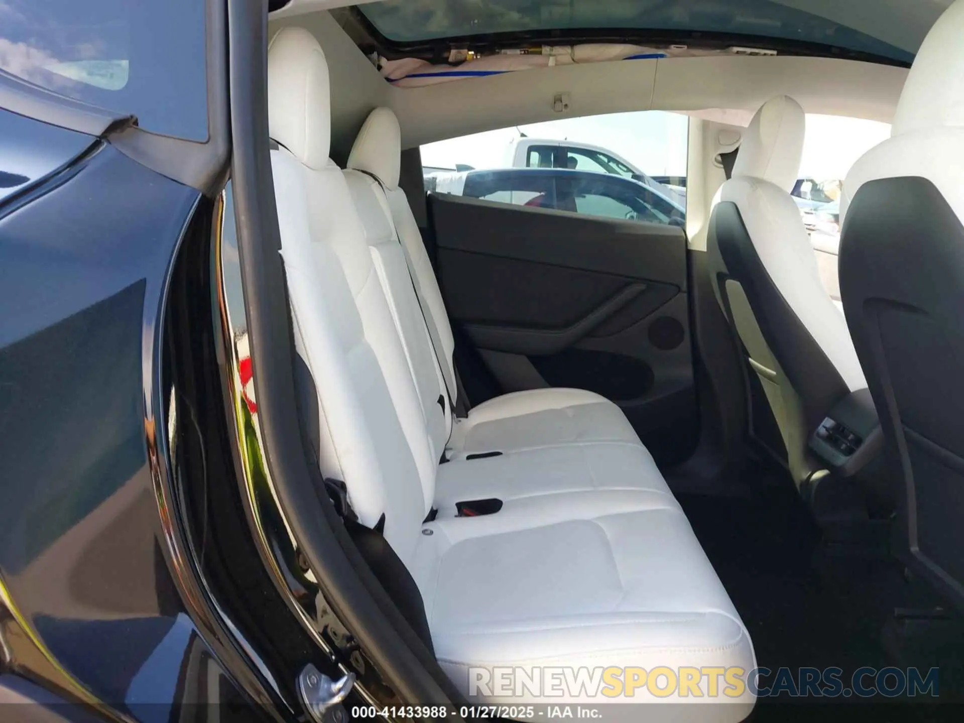 8 Photograph of a damaged car 7SAYGDEE8PF620748 TESLA MODEL Y 2023