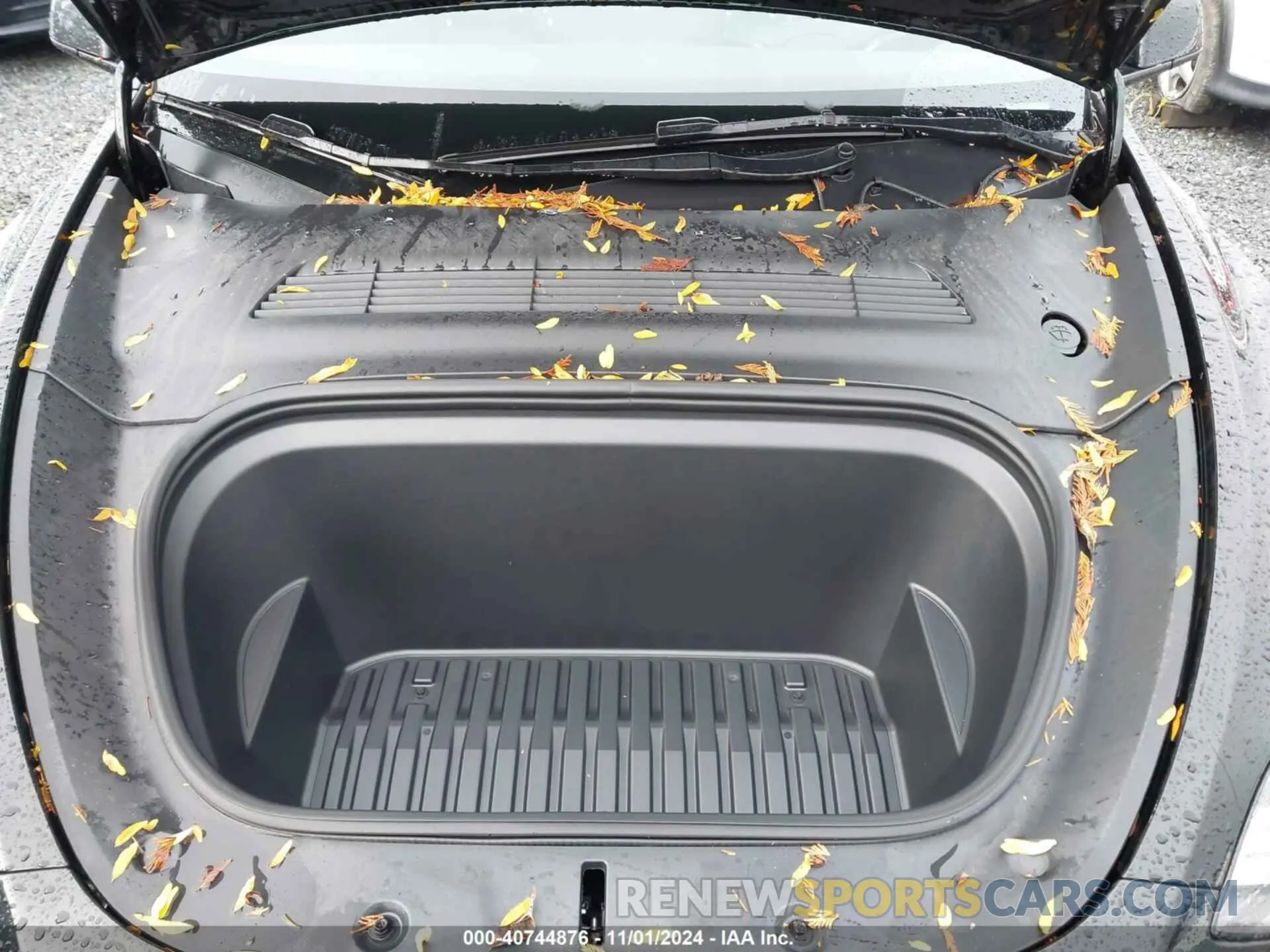 10 Photograph of a damaged car 7SAYGDEE8PF690380 TESLA MODEL Y 2023