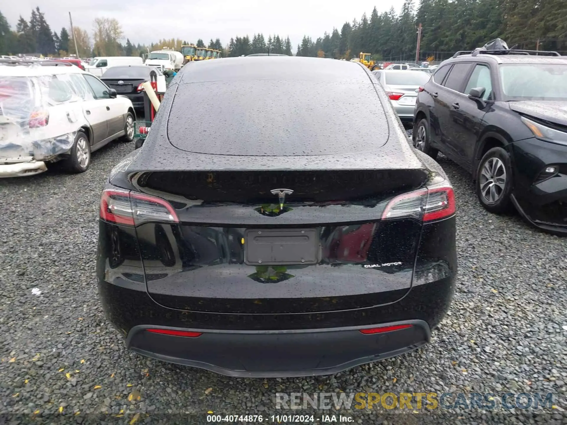 16 Photograph of a damaged car 7SAYGDEE8PF690380 TESLA MODEL Y 2023