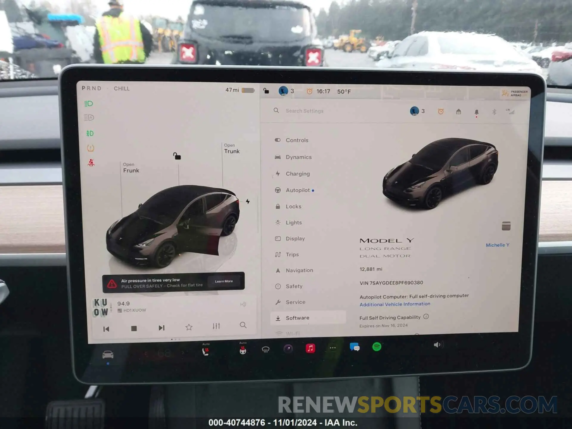 18 Photograph of a damaged car 7SAYGDEE8PF690380 TESLA MODEL Y 2023