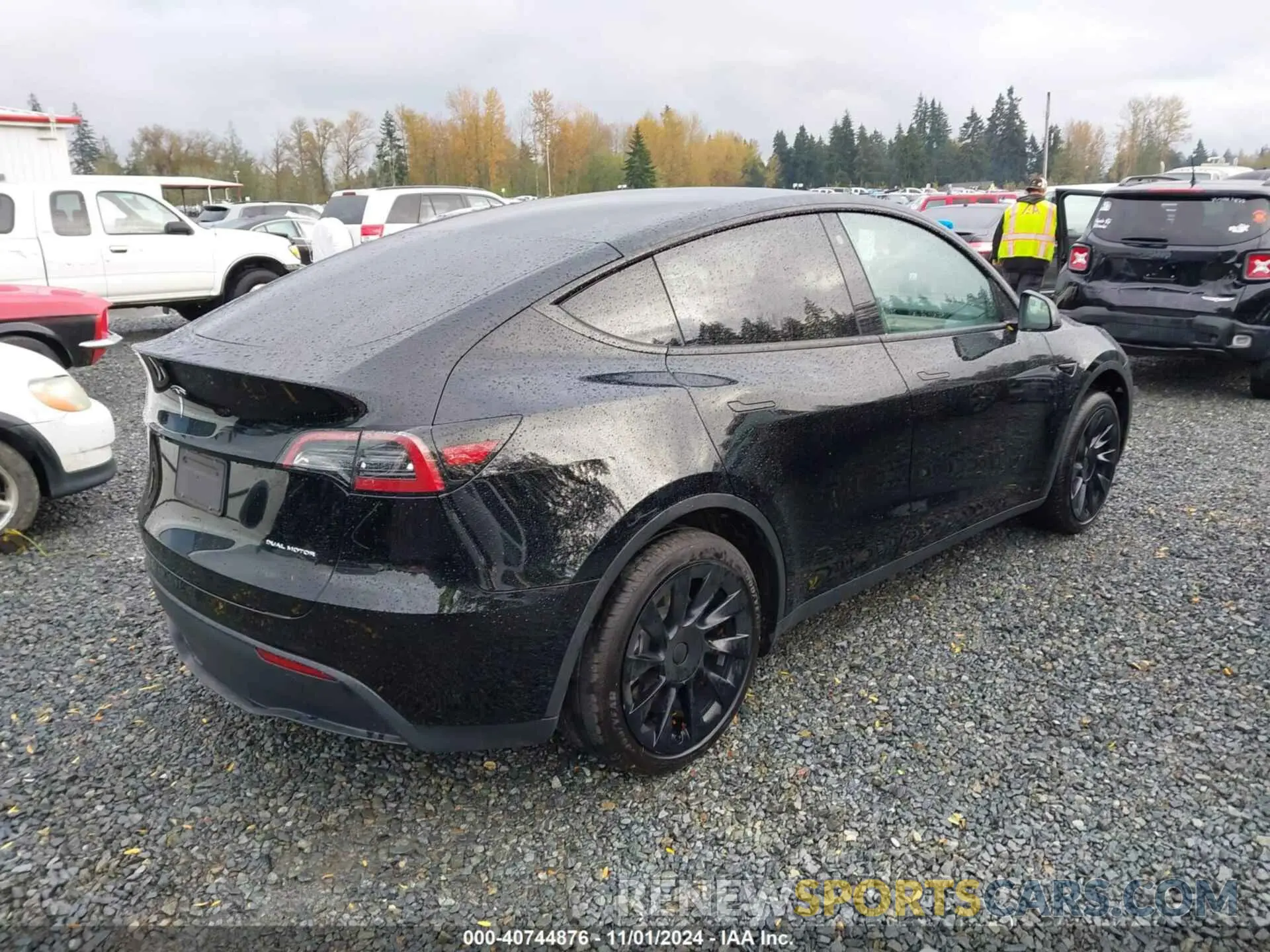 4 Photograph of a damaged car 7SAYGDEE8PF690380 TESLA MODEL Y 2023