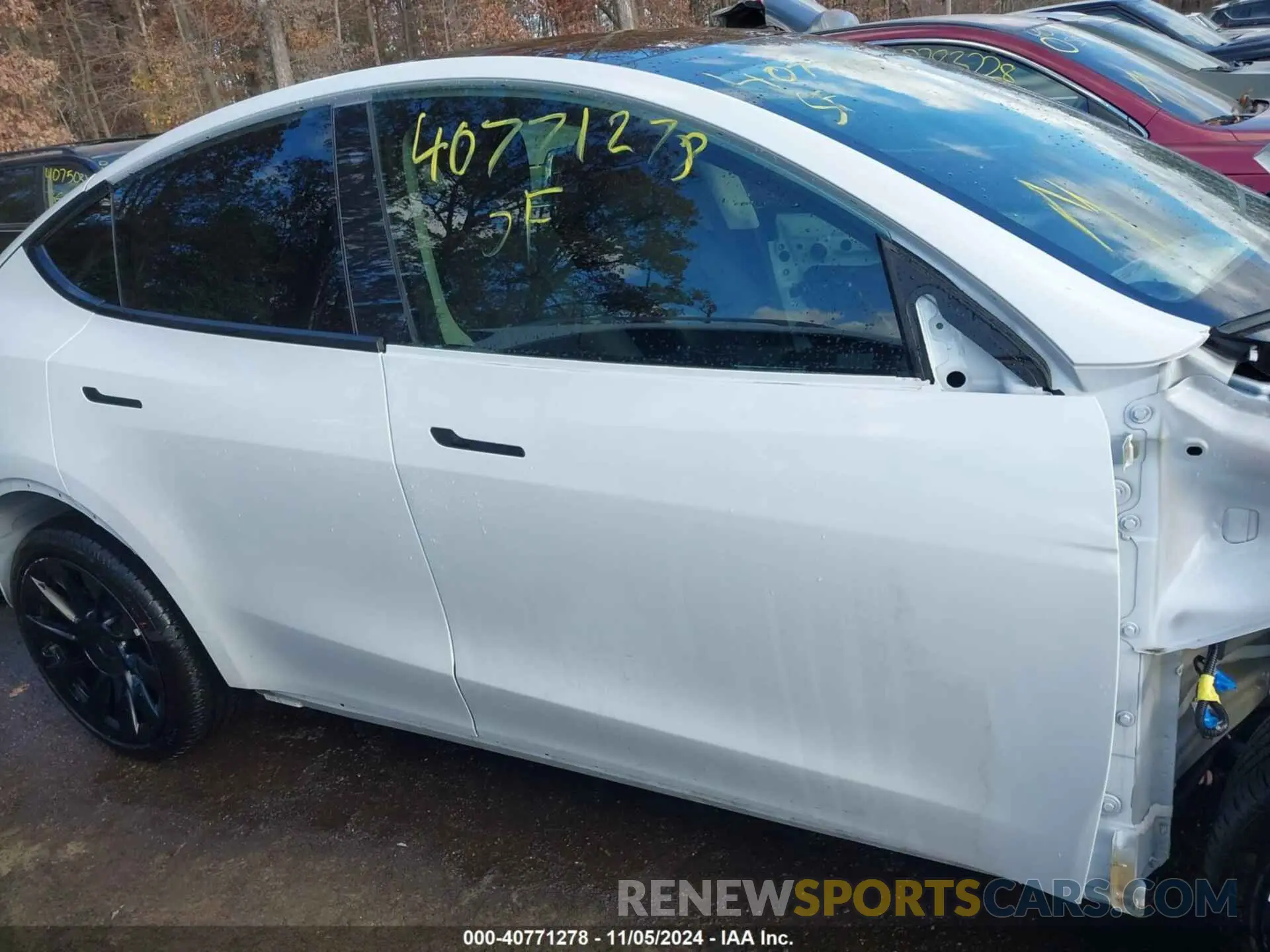 13 Photograph of a damaged car 7SAYGDEE8PF692744 TESLA MODEL Y 2023