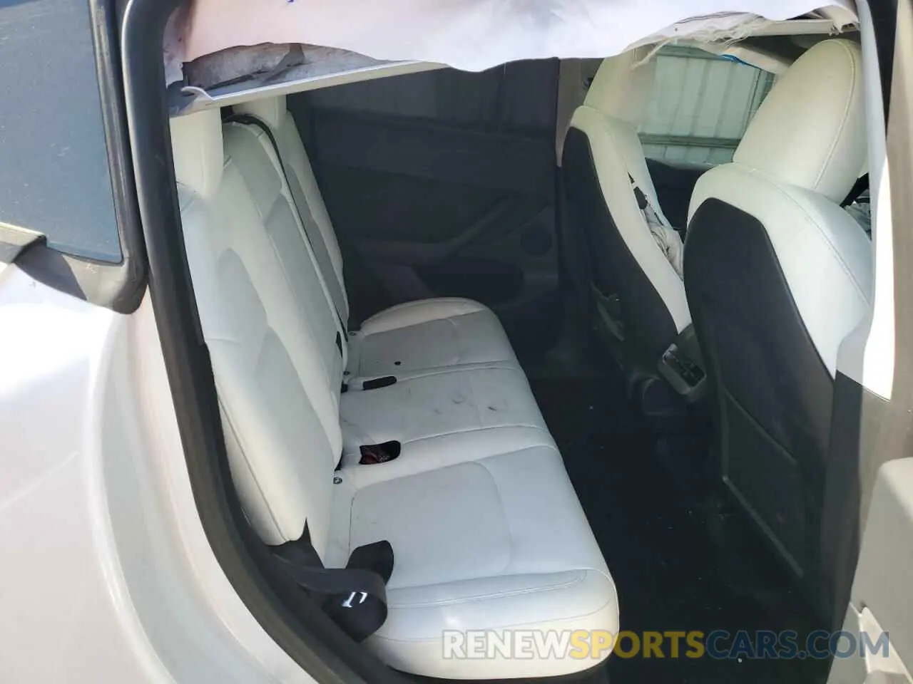 10 Photograph of a damaged car 7SAYGDEE8PF743756 TESLA MODEL Y 2023