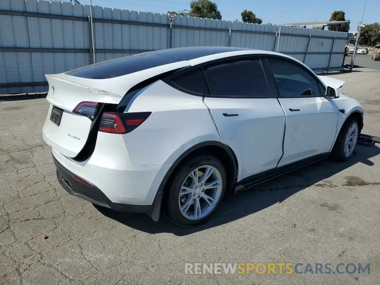 3 Photograph of a damaged car 7SAYGDEE8PF743756 TESLA MODEL Y 2023