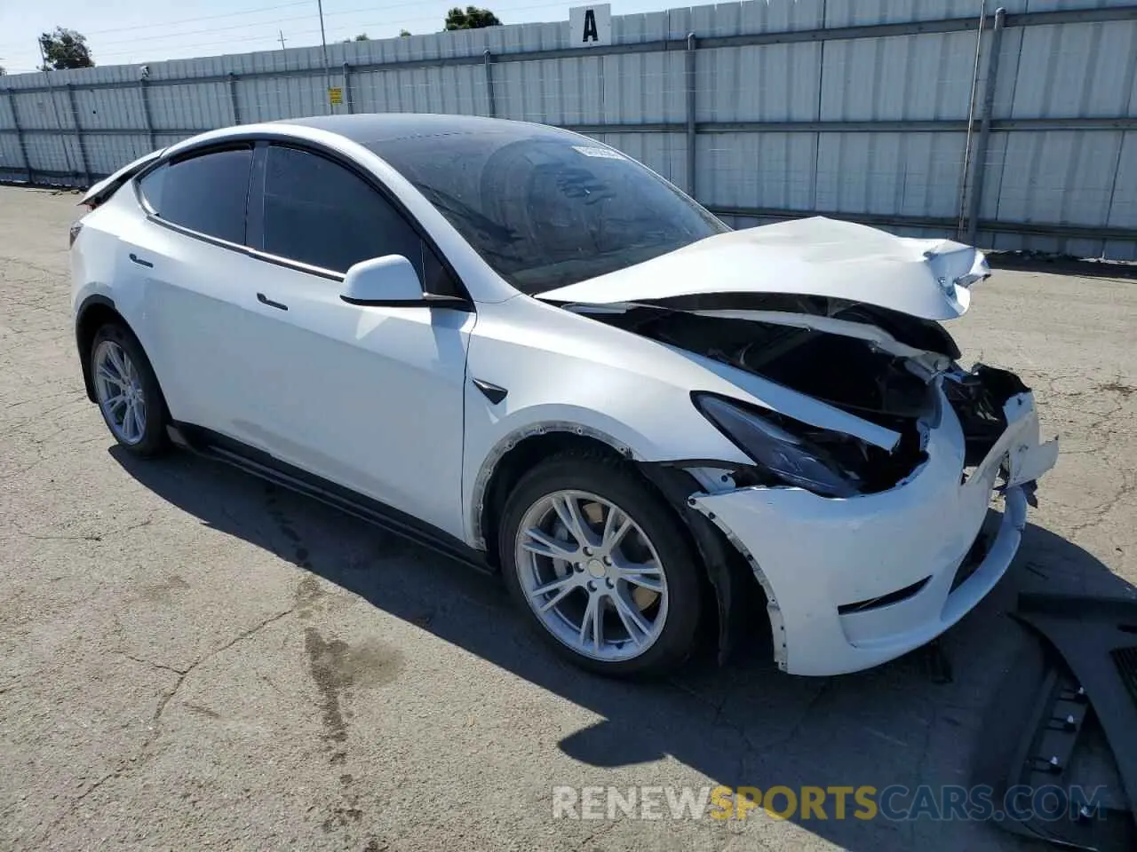 4 Photograph of a damaged car 7SAYGDEE8PF743756 TESLA MODEL Y 2023
