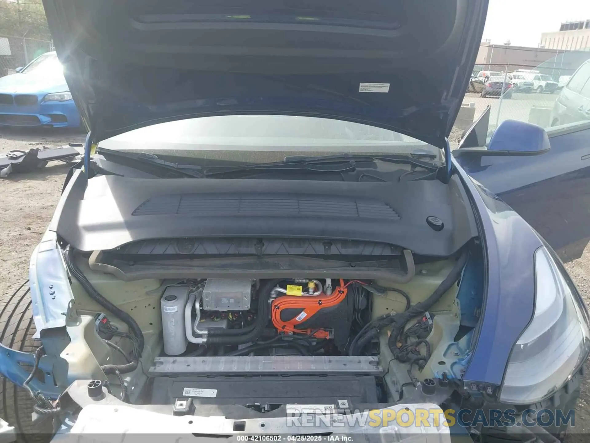 10 Photograph of a damaged car 7SAYGDEE8PF768589 TESLA MODEL Y 2023