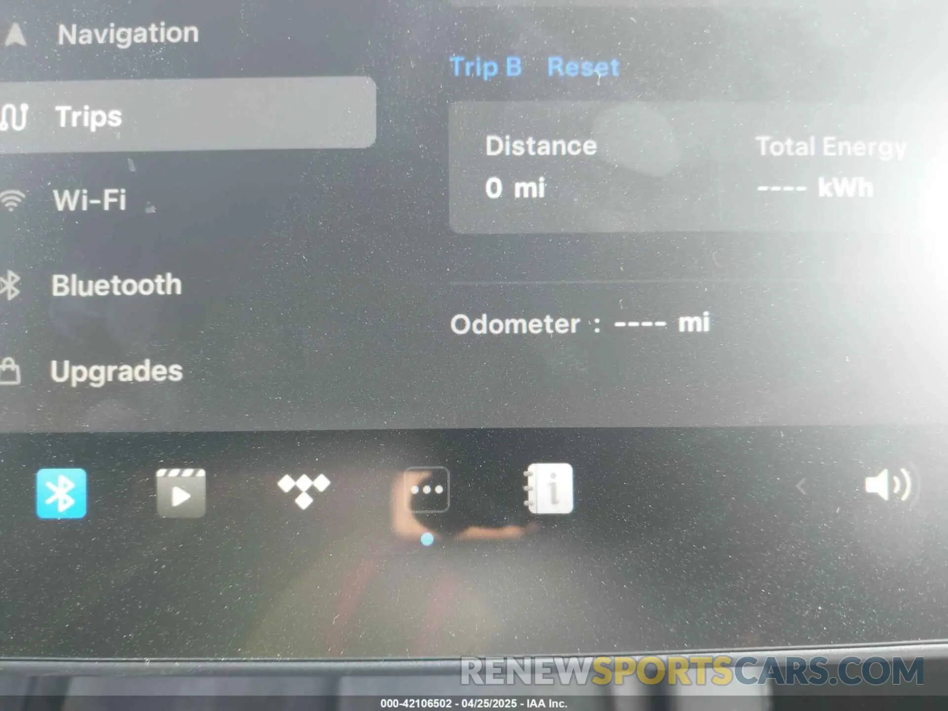 14 Photograph of a damaged car 7SAYGDEE8PF768589 TESLA MODEL Y 2023
