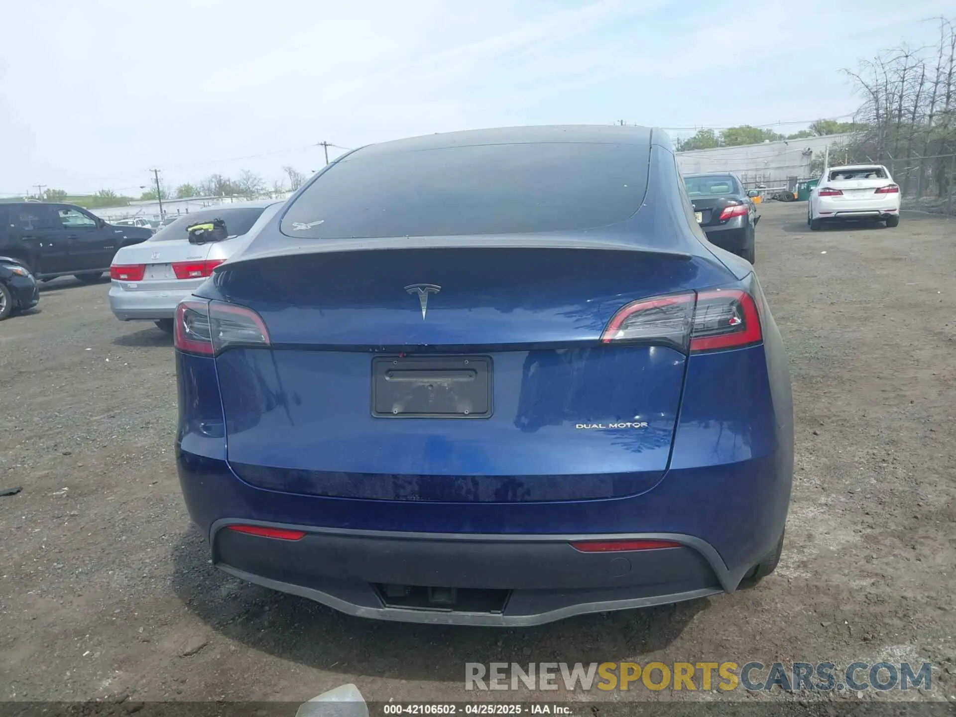 15 Photograph of a damaged car 7SAYGDEE8PF768589 TESLA MODEL Y 2023