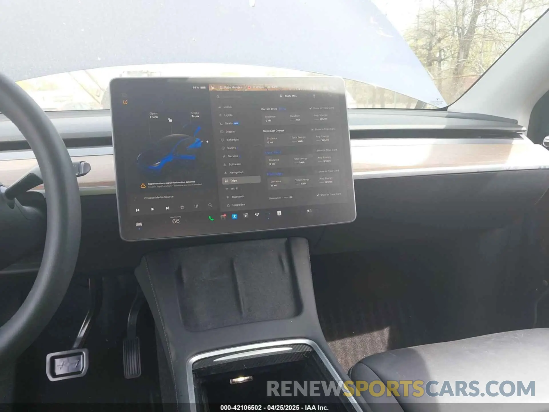 17 Photograph of a damaged car 7SAYGDEE8PF768589 TESLA MODEL Y 2023