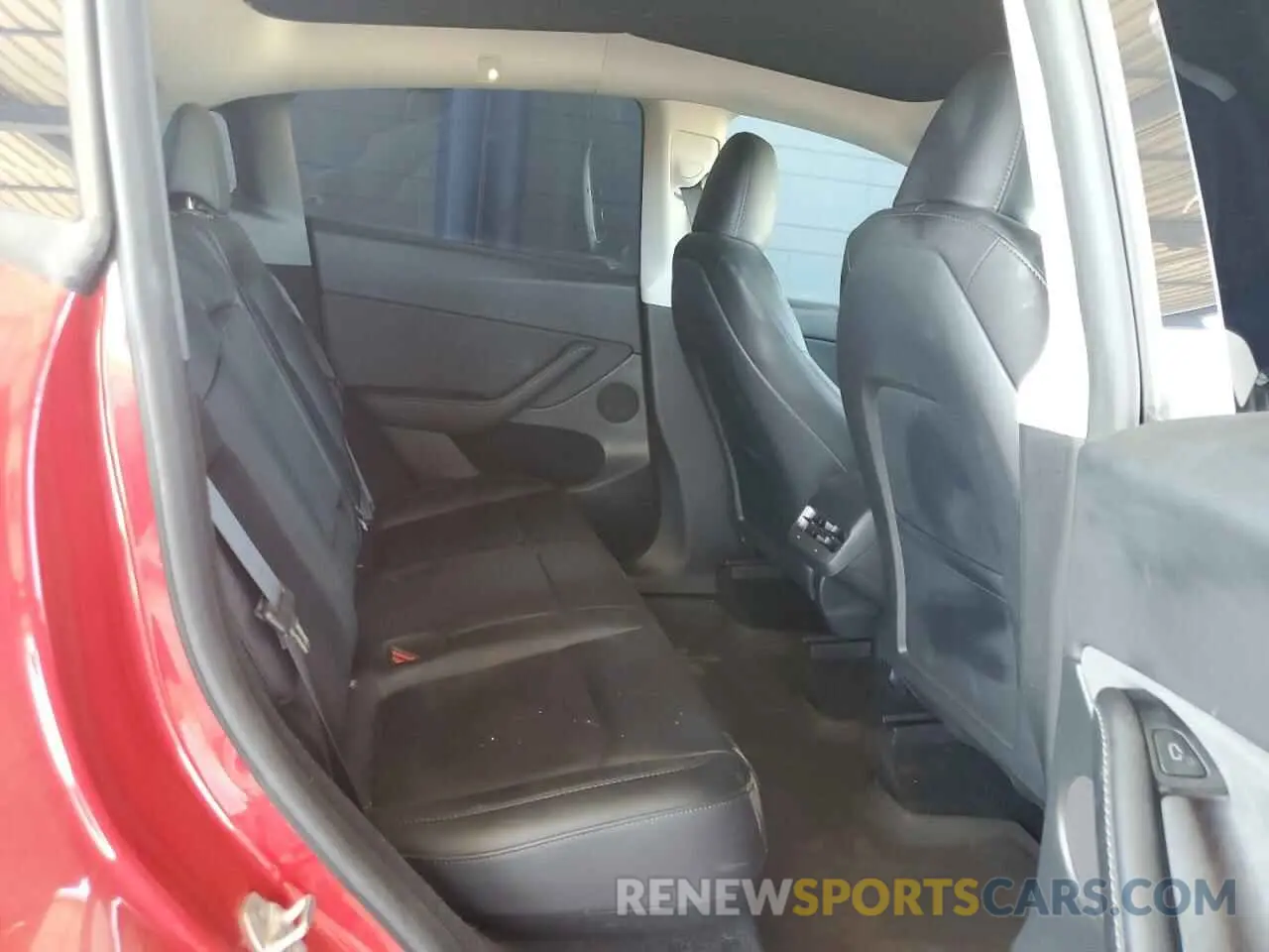 10 Photograph of a damaged car 7SAYGDEE8PF792634 TESLA MODEL Y 2023