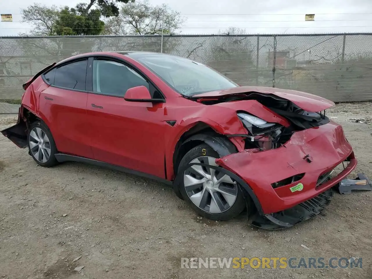 4 Photograph of a damaged car 7SAYGDEE8PF810338 TESLA MODEL Y 2023