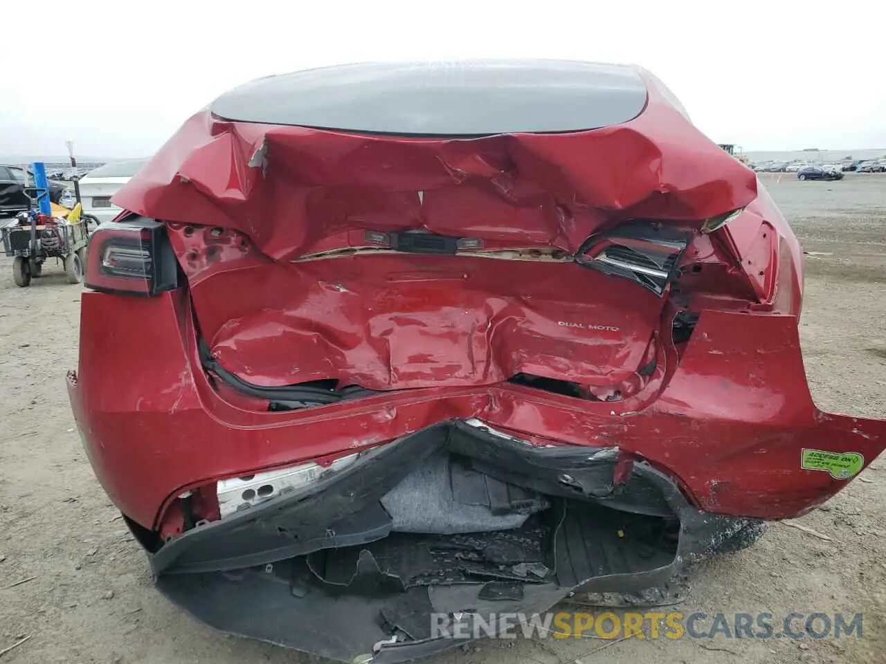 6 Photograph of a damaged car 7SAYGDEE8PF810338 TESLA MODEL Y 2023