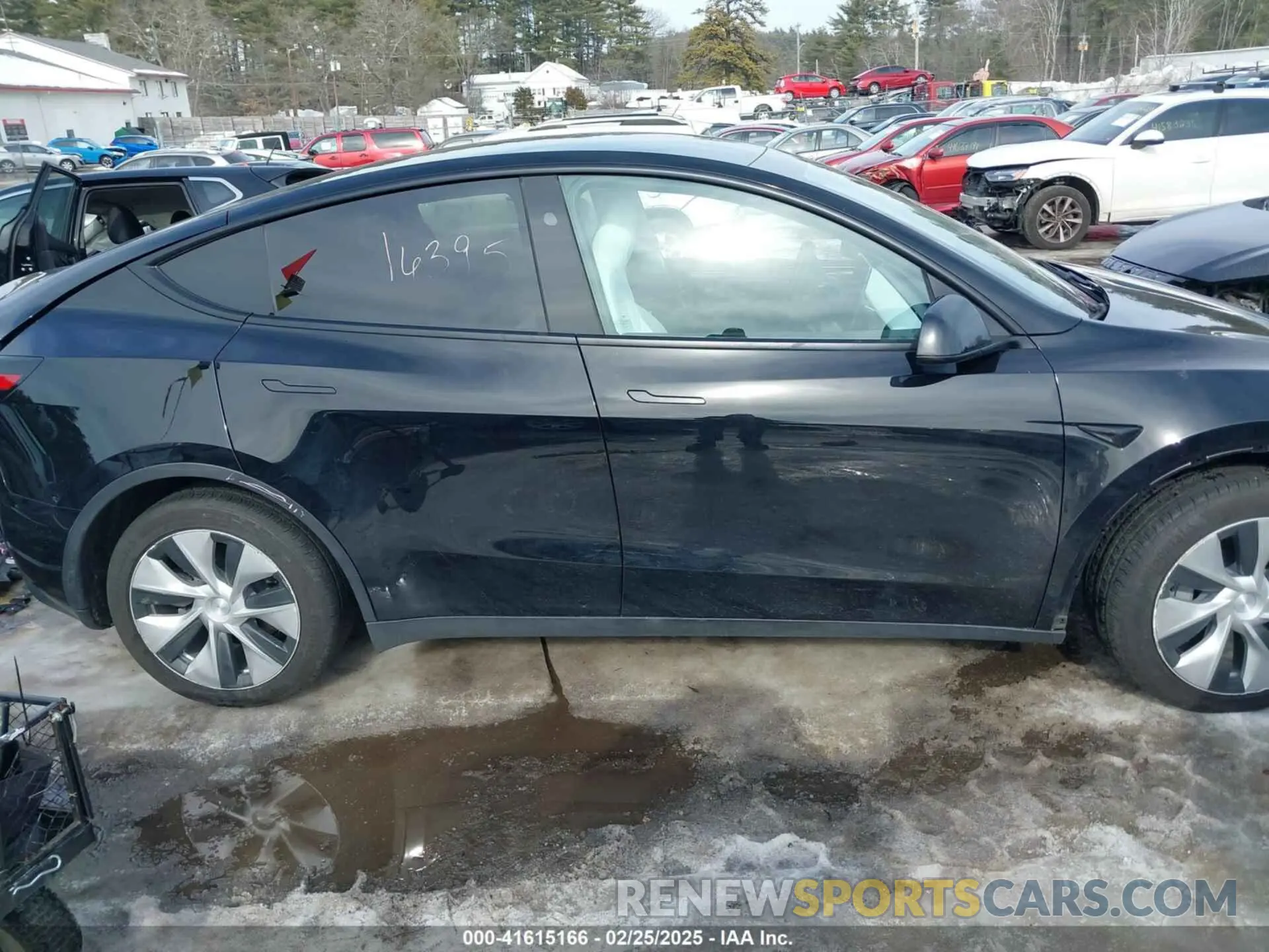 14 Photograph of a damaged car 7SAYGDEE8PF826989 TESLA MODEL Y 2023
