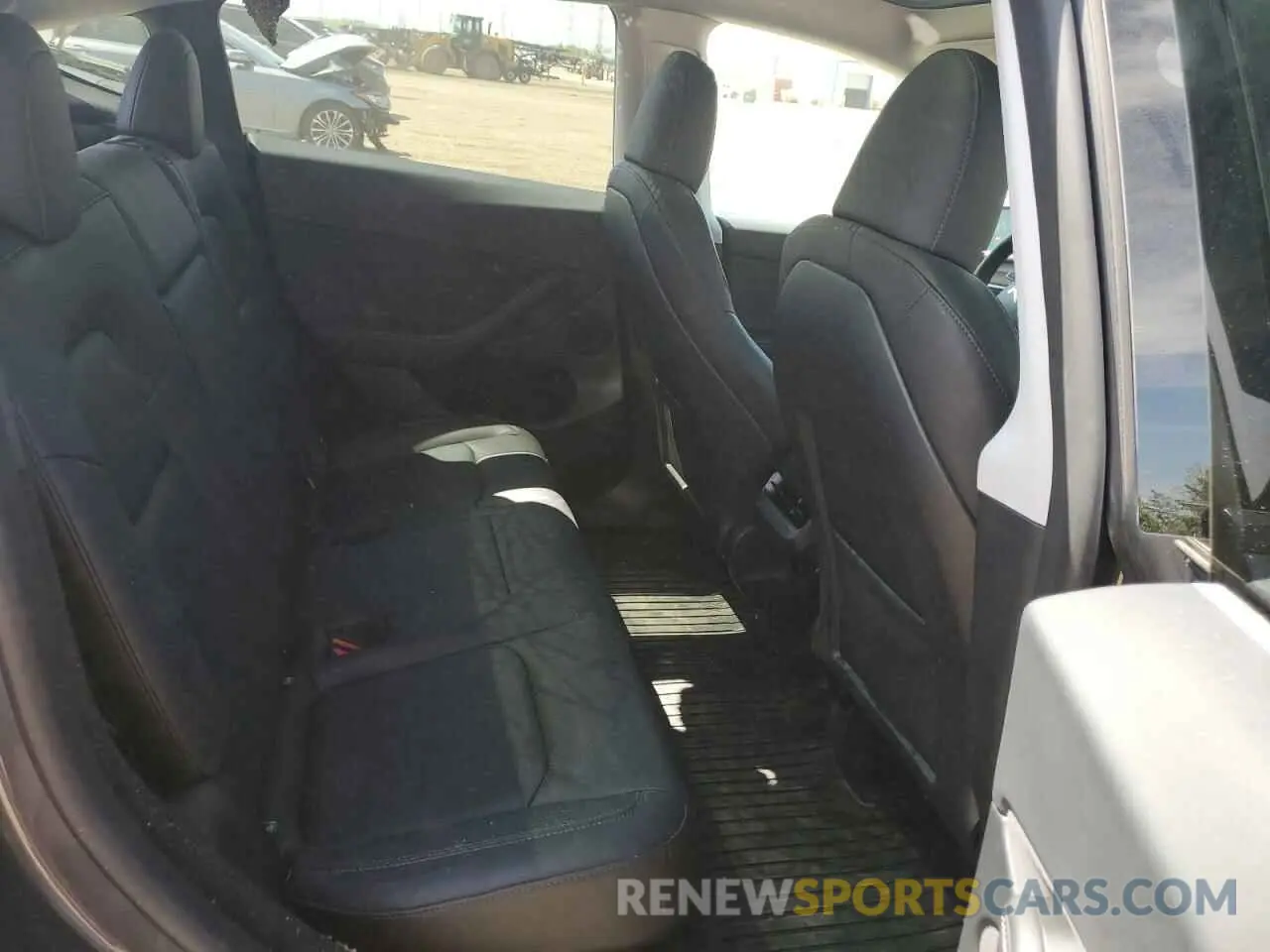 10 Photograph of a damaged car 7SAYGDEE8PF869440 TESLA MODEL Y 2023