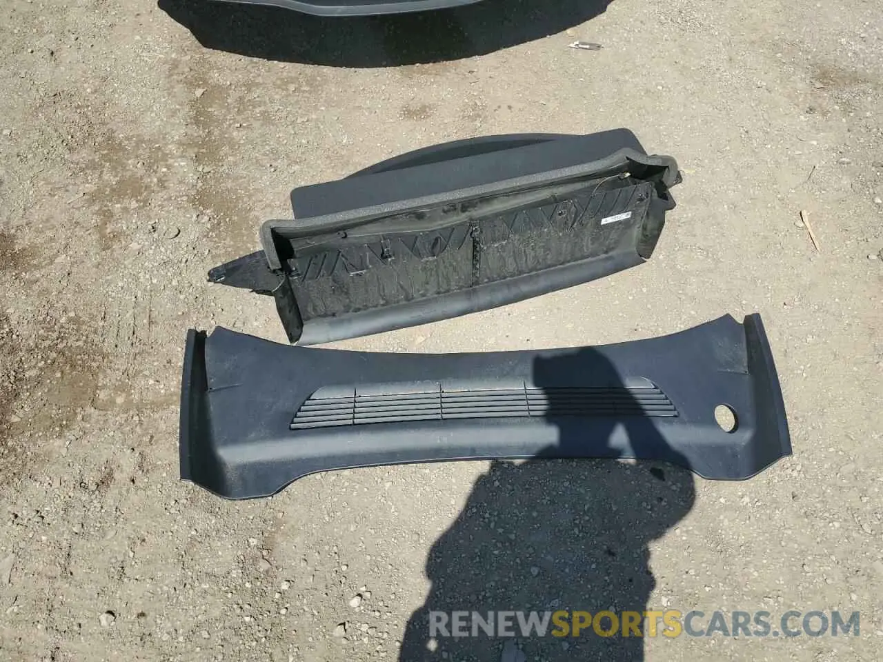 12 Photograph of a damaged car 7SAYGDEE8PF869440 TESLA MODEL Y 2023