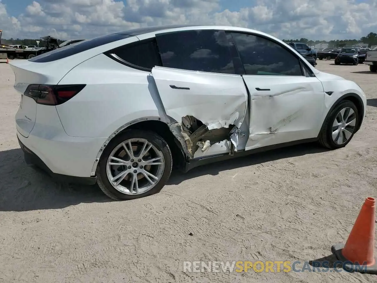 3 Photograph of a damaged car 7SAYGDEE8PF887646 TESLA MODEL Y 2023