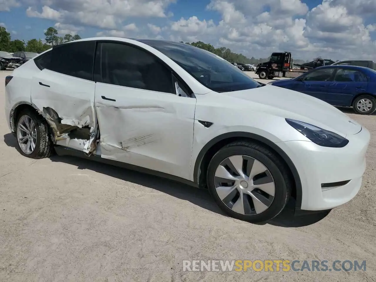 4 Photograph of a damaged car 7SAYGDEE8PF887646 TESLA MODEL Y 2023