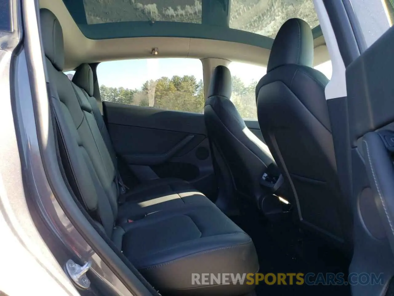 10 Photograph of a damaged car 7SAYGDEE8PF889879 TESLA MODEL Y 2023