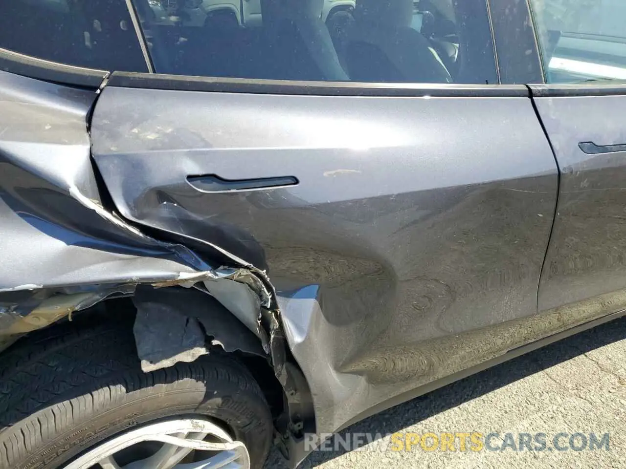 10 Photograph of a damaged car 7SAYGDEE8PF896945 TESLA MODEL Y 2023