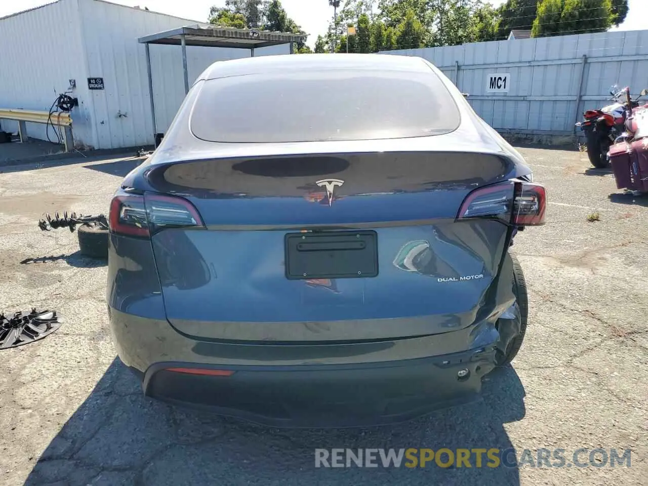 6 Photograph of a damaged car 7SAYGDEE8PF896945 TESLA MODEL Y 2023