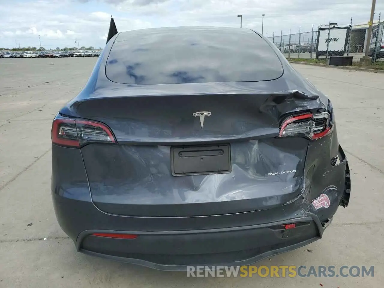 6 Photograph of a damaged car 7SAYGDEE8PF899389 TESLA MODEL Y 2023